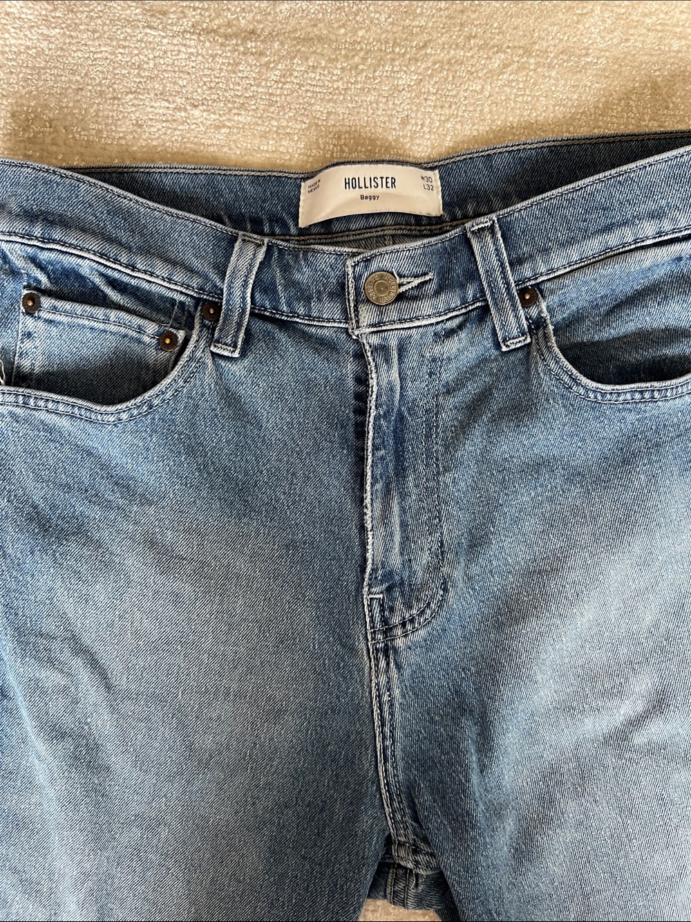 Hollister Men’s Light Wash Relaxed Fit Jeans